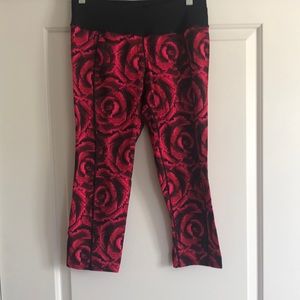 Betsy Johnson Performance Capri Leggings